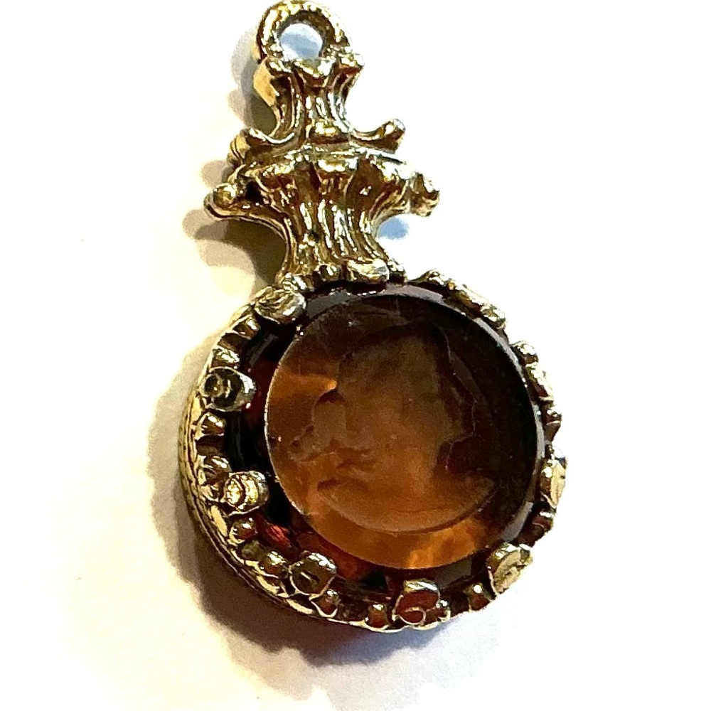 Vintage Gold Tone glass intaglio Cameo Pendant